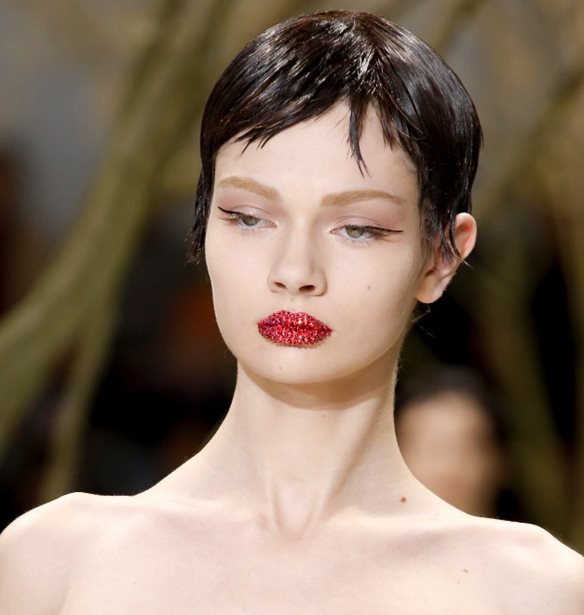&#x39C;&#x3B9;&#x3B1; &#x3B1;&#x3BD;&#x3B1;&#x3B4;&#x3C1;&#x3BF;&#x3BC;&#x3AE; &#x3C3;&#x3C4;&#x3B1; &#x3C9;&#x3C1;&#x3B1;&#x3B9;&#x3CC;&#x3C4;&#x3B5;&#x3C1;&#x3B1; beauty looks &#x3C4;&#x3BF;&#x3C5; &#x3BF;&#x3AF;&#x3BA;&#x3BF;&#x3C5; Dior &#x3C4;&#x3B7;&#x3C2; &#x3C4;&#x3B5;&#x3BB;&#x3B5;&#x3C5;&#x3C4;&#x3B1;&#x3AF;&#x3B1;&#x3C2; &#x3B4;&#x3B5;&#x3BA;&#x3B1;&#x3B5;&#x3C4;&#x3AF;&#x3B1;&#x3C2;