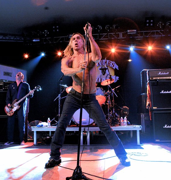 &#x39F; &#x3B8;&#x3C1;&#x3CD;&#x3BB;&#x3BF;&#x3C2; Iggy Pop &#x3AD;&#x3C1;&#x3C7;&#x3B5;&#x3C4;&#x3B1;&#x3B9; &#x3C3;&#x3C4;&#x3B7;&#x3BD; &#x391;&#x3B8;&#x3AE;&#x3BD;&#x3B1; &#x3B3;&#x3B9;&#x3B1; &#x3BC;&#x3AF;&#x3B1; &#x3BC;&#x3BF;&#x3BD;&#x3B1;&#x3B4;&#x3B9;&#x3BA;&#x3AE; &#x3C3;&#x3C5;&#x3BD;&#x3B1;&#x3C5;&#x3BB;&#x3AF;&#x3B1;