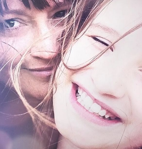 &#x3A4;&#x3BF; &#x3B4;&#x3AD;&#x3C3;&#x3B9;&#x3BC;&#x3BF; &#x3BC;&#x3B7;&#x3C4;&#x3AD;&#x3C1;&#x3B1;&#x3C2; &#x3BA;&#x3CC;&#x3C1;&#x3B7;&#x3C2; &#x3B4;&#x3B5;&#x3BD; &#x3C3;&#x3C5;&#x3B3;&#x3BA;&#x3C1;&#x3AF;&#x3BD;&#x3B5;&#x3C4;&#x3B1;&#x3B9; &#x3BC;&#x3B5; &#x3C4;&#x3AF;&#x3C0;&#x3BF;&#x3C4;&#x3B1; &#x3C3;&#x3C4;&#x3BF;&#x3BD; &#x3BA;&#x3CC;&#x3C3;&#x3BC;&#x3BF;