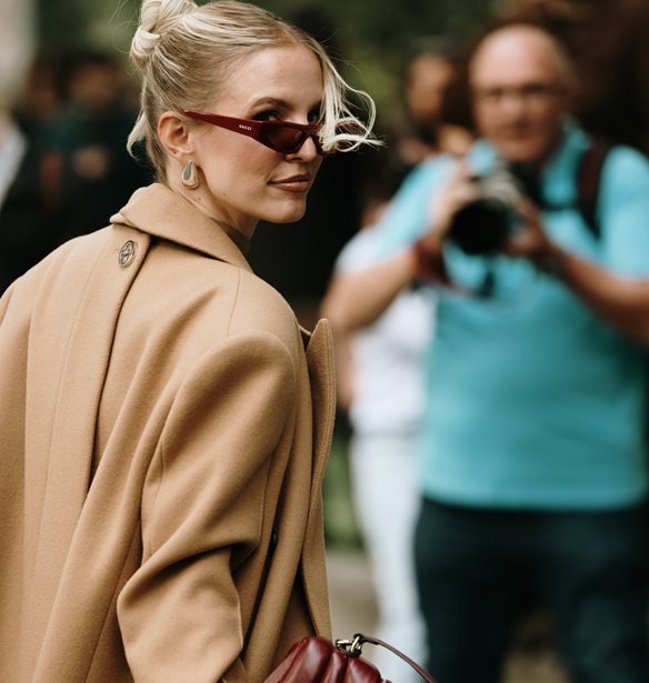 Mocha Mousse | 5 &#x3B9;&#x3B4;&#x3AD;&#x3B5;&#x3C2; &#x3BC;&#x3B1;&#x3BD;&#x3B9;&#x3BA;&#x3B9;&#x3BF;&#x3CD;&#x3C1; &#x3C3;&#x3C4;&#x3BF; &#x3C0;&#x3B9;&#x3BF; &#x3BA;&#x3BF;&#x3BC;&#x3C8;&#x3CC; &#x3C7;&#x3C1;&#x3CE;&#x3BC;&#x3B1; &#x3C4;&#x3BF;&#x3C5; 2025