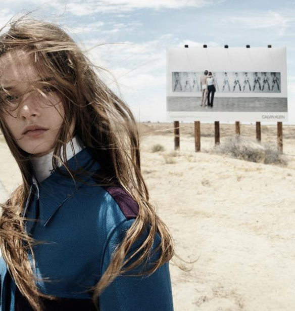 Calvin Klein: &#x397; &#x3C0;&#x3C1;&#x3CE;&#x3C4;&#x3B7; ready-to-wear &#x3BA;&#x3B1;&#x3BC;&#x3C0;&#x3AC;&#x3BD;&#x3B9;&#x3B1; &#x3C4;&#x3BF;&#x3C5; Raf Simons &#x3B3;&#x3B9;&#x3B1; &#x3C4;&#x3BF;&#x3BD; &#x3BF;&#x3AF;&#x3BA;&#x3BF; &#x3B5;&#x3AF;&#x3BD;&#x3B1;&#x3B9; &#x3B5;&#x3B4;&#x3CE;