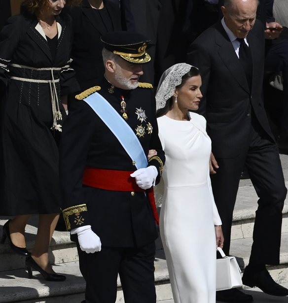 B&#x3B1;&#x3C3;&#x3AF;&#x3BB;&#x3B9;&#x3C3;&#x3C3;&#x3B1; Letizia | &#x397; &#x3BA;&#x3AF;&#x3BD;&#x3B7;&#x3C3;&#x3B7; &#x3C0;&#x3BF;&#x3C5; &#x3C3;&#x3C5;&#x3B6;&#x3B7;&#x3C4;&#x3AE;&#x3B8;&#x3B7;&#x3BA;&#x3B5; &#x3C3;&#x3C4;&#x3B7;&#x3BD; &#x3B1;&#x3BD;&#x3B8;&#x3C1;&#x3CC;&#x3BD;&#x3B9;&#x3C3;&#x3B7; &#x3C4;&#x3BF;&#x3C5; &#x3C0;&#x3AC;&#x3C0;&#x3B1; &#x39B;&#x3AD;&#x3BF;&#x3BD;&#x3C4;&#x3B1;