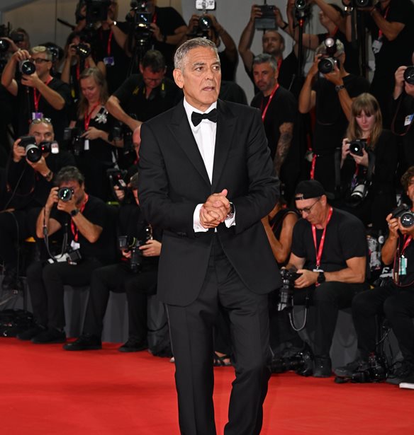 George Clooney: &#x397; &#x3AC;&#x3BB;&#x3BB;&#x3B7; &#x3B3;&#x3C5;&#x3BD;&#x3B1;&#x3AF;&#x3BA;&#x3B1; &#x3C4;&#x3B7;&#x3C2; &#x3B6;&#x3C9;&#x3AE;&#x3C2; &#x3C4;&#x3BF;&#x3C5;, &#x3B7; &#x3B1;&#x3B4;&#x3B5;&#x3C1;&#x3C6;&#x3AE; &#x3C4;&#x3BF;&#x3C5; Ada