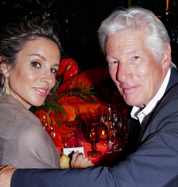 Alejandra Silva | H &#x3C3;&#x3CD;&#x3B6;&#x3C5;&#x3B3;&#x3BF;&#x3C2; &#x3C4;&#x3BF;&#x3C5; Richard Gere &#x3BC;&#x3B5; &#x3C4;&#x3B9;&#x3C2; &#x3B1;&#x3B3;&#x3B1;&#x3C0;&#x3B7;&#x3BC;&#x3AD;&#x3BD;&#x3B5;&#x3C2; &#x3B5;&#x3C3;&#x3C0;&#x3B1;&#x3BD;&#x3C4;&#x3C1;&#x3AF;&#x3B3;&#x3B9;&#x3B5;&#x3C2; &#x3C4;&#x3B7;&#x3C2; &#x3B2;&#x3B1;&#x3C3;&#x3AF;&#x3BB;&#x3B9;&#x3C3;&#x3C3;&#x3B1;&#x3C2; Letizia