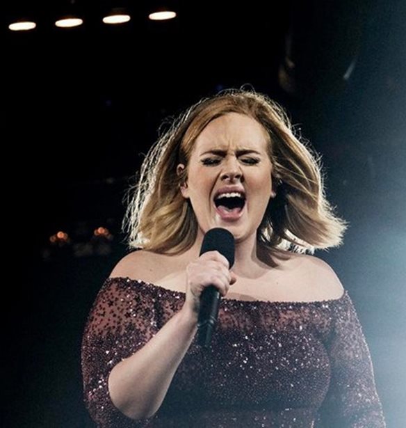 Adele: &#x3A4;&#x3BF; &#x3B4;&#x3CE;&#x3C1;&#x3BF; &#x3C0;&#x3BF;&#x3C5; &#x3B5;&#x3AF;&#x3C7;&#x3B5; &#x3BA;&#x3AC;&#x3BD;&#x3B5;&#x3B9; &#x3C3;&#x3C4;&#x3BF;&#x3BD; Harry Styles &#x3B3;&#x3B9;&#x3B1; &#x3C4;&#x3B1; 21&#x3B1; &#x3B3;&#x3B5;&#x3BD;&#x3AD;&#x3B8;&#x3BB;&#x3B9;&#x3B1; &#x3C4;&#x3BF;&#x3C5;