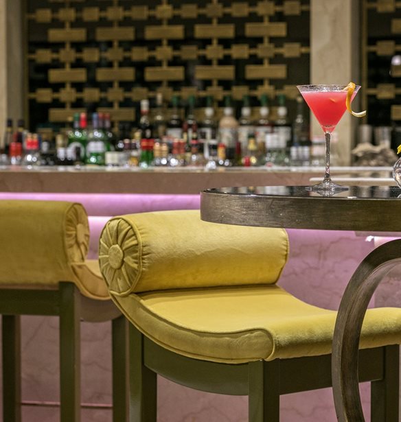 Valentine&#x27;s Day &#x3C3;&#x3C4;&#x3B1; Divani Collection Hotels | &#x39C;&#x3AF;&#x3B1; divine &#x3B5;&#x3BC;&#x3C0;&#x3B5;&#x3B9;&#x3C1;&#x3AF;&#x3B1; &#x3B1;&#x3C0;&#x3BF;&#x3BA;&#x3BB;&#x3B5;&#x3B9;&#x3C3;&#x3C4;&#x3B9;&#x3BA;&#x3AC; &#x3B3;&#x3B9;&#x3B1; &#x3B4;&#x3CD;&#x3BF;