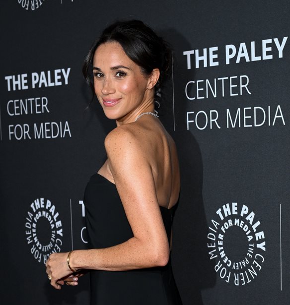&#x393;&#x3B9;&#x3B1;&#x3C4;&#x3AF; &#x3B7; Meghan Markle &#x3B5;&#x3BC;&#x3C6;&#x3B1;&#x3BD;&#x3AF;&#x3C3;&#x3C4;&#x3B7;&#x3BA;&#x3B5; &#x3C7;&#x3C9;&#x3C1;&#x3AF;&#x3C2; &#x3BC;&#x3B1;&#x3BA;&#x3B9;&#x3B3;&#x3B9;&#x3AC;&#x3B6; &#x3BA;&#x3B1;&#x3B9; &#x3BC;&#x3B5; &#x3C6;&#x3CC;&#x3C1;&#x3BC;&#x3B1; &#x3C3;&#x3B5; &#x3C0;&#x3C1;&#x3CC;&#x3C3;&#x3C6;&#x3B1;&#x3C4;&#x3B7; &#x3C3;&#x3C5;&#x3BD;&#x3AD;&#x3BD;&#x3C4;&#x3B5;&#x3C5;&#x3BE;&#x3AE; &#x3C4;&#x3B7;&#x3C2;