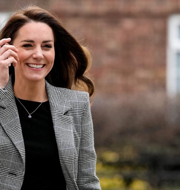 &#x397; Kate Middleton &#x3B1;&#x3C8;&#x3B7;&#x3C6;&#x3AC; &#x3C4;&#x3B9;&#x3C2; &#x3C4;&#x3AC;&#x3C3;&#x3B5;&#x3B9;&#x3C2; | &#x3A0;&#x3CE;&#x3C2; &#x3C6;&#x3CC;&#x3C1;&#x3B5;&#x3C3;&#x3B5; &#x3C4;&#x3BF; skinny &#x3C4;&#x3B6;&#x3B9;&#x3BD; &#x3C0;&#x3B1;&#x3BD;&#x3C4;&#x3B5;&#x3BB;&#x3CC;&#x3BD;&#x3B9;