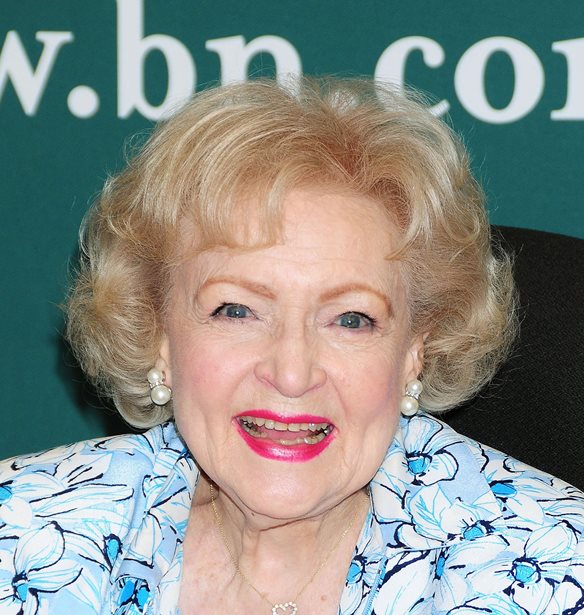 Betty White | &#x3A4;&#x3BF; Hollywood &#x3B1;&#x3C0;&#x3BF;&#x3C7;&#x3B1;&#x3B9;&#x3C1;&#x3B5;&#x3C4;&#x3AC; &#x3C4;&#x3BF; &quot;&#x3C7;&#x3C1;&#x3C5;&#x3C3;&#x3CC; &#x3BA;&#x3BF;&#x3C1;&#x3AF;&#x3C4;&#x3C3;&#x3B9;&quot; &#x3C0;&#x3BF;&#x3C5; &#x3B1;&#x3B3;&#x3B1;&#x3C0;&#x3BF;&#x3CD;&#x3C3;&#x3B5; &#x3CC;&#x3BB;&#x3B7; &#x3B7; &#x391;&#x3BC;&#x3B5;&#x3C1;&#x3B9;&#x3BA;&#x3AE;