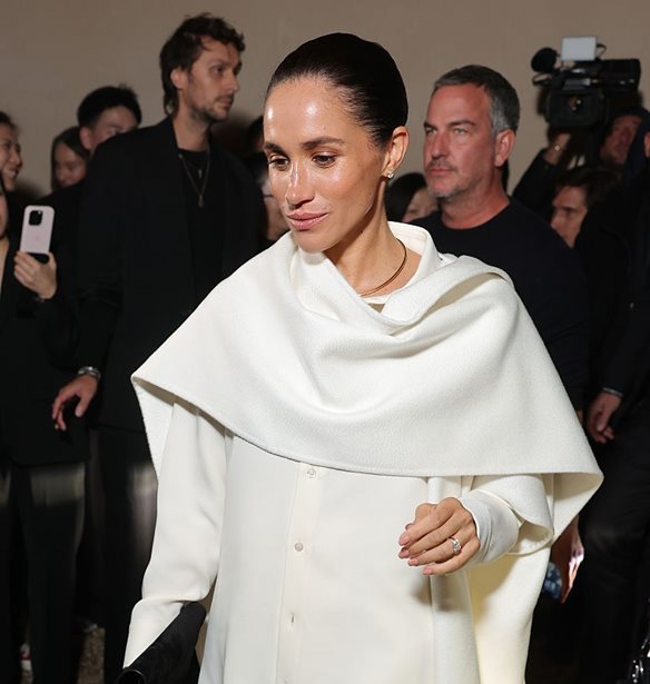 Meghan Markle | &#x397; &#x3C3;&#x3C4;&#x3B9;&#x3B3;&#x3BC;&#x3AE; &#x3C0;&#x3BF;&#x3C5; &#x3B3;&#x3B5;&#x3BB;&#x3AC; &#x3B5;&#x3B9;&#x3C2; &#x3B2;&#x3AC;&#x3C1;&#x3BF;&#x3C2; &#x3BC;&#x3BF;&#x3BD;&#x3C4;&#x3AD;&#x3BB;&#x3BF;&#x3C5; &#x3C3;&#x3C4;&#x3B7;&#x3BD; &#x395;&#x3B2;&#x3B4;&#x3BF;&#x3BC;&#x3AC;&#x3B4;&#x3B1; &#x39C;&#x3CC;&#x3B4;&#x3B1;&#x3C2; &#x3C4;&#x3BF;&#x3C5; &#x3A0;&#x3B1;&#x3C1;&#x3B9;&#x3C3;&#x3B9;&#x3BF;&#x3CD;