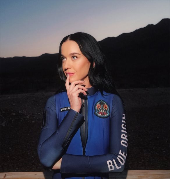 Katy Perry | &quot;&#x392;&#x3C1;&#x3BF;&#x3C7;&#x3AE;&quot; &#x3C4;&#x3B1; &#x3BA;&#x3B1;&#x3C5;&#x3C3;&#x3C4;&#x3B9;&#x3BA;&#x3AC; &#x3C3;&#x3C7;&#x3CC;&#x3BB;&#x3B9;&#x3B1; &#x3B1;&#x3C0;&#x3CC; &#x3C4;&#x3BF;&#x3C5;&#x3C2; celebrities &#x3BC;&#x3B5;&#x3C4;&#x3AC; &#x3C4;&#x3BF; &#x3C4;&#x3B1;&#x3BE;&#x3AF;&#x3B4;&#x3B9; &#x3C4;&#x3B7;&#x3C2; &#x3C3;&#x3C4;&#x3BF; &#x3B4;&#x3B9;&#x3AC;&#x3C3;&#x3C4;&#x3B7;&#x3BC;&#x3B1;