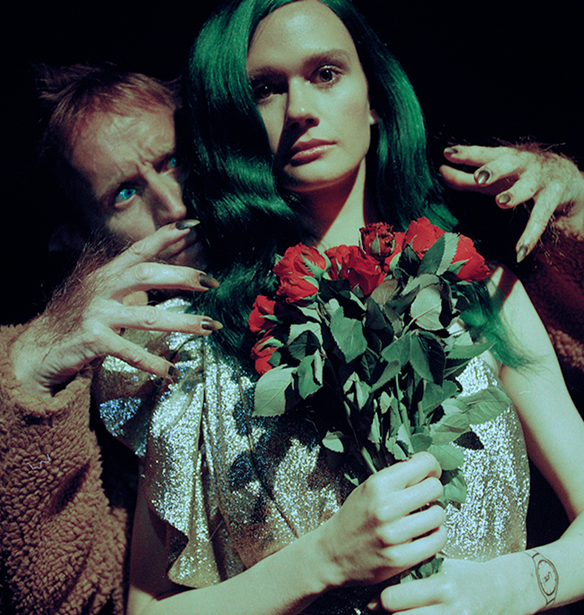 H Stella McCartney &#x3B3;&#x3B9;&#x3BF;&#x3C1;&#x3C4;&#x3AC;&#x3B6;&#x3B5;&#x3B9; &#x3C4;&#x3BF; Halloween &#x3BC;&#x3B5; &#x3AD;&#x3BD;&#x3B1; &#x3C4;&#x3C1;&#x3BF;&#x3BC;&#x3B1;&#x3BA;&#x3C4;&#x3B9;&#x3BA;&#x3CC; &#x3BA;&#x3B1;&#x3B9; stylish video