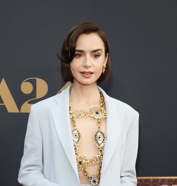 Lily Collins | &#x3A4;&#x3BF; beauty item &#x3C0;&#x3BF;&#x3C5; &#x3C7;&#x3C1;&#x3B7;&#x3C3;&#x3B9;&#x3BC;&#x3BF;&#x3C0;&#x3BF;&#x3B9;&#x3B5;&#x3AF; &#x3C0;&#x3B9;&#x3C3;&#x3C4;&#x3AC; &#x3C4;&#x3B7;&#x3C2; &#x3C7;&#x3B1;&#x3C1;&#x3AF;&#x3B6;&#x3B5;&#x3B9; &#x3B1;&#x3C8;&#x3B5;&#x3B3;&#x3AC;&#x3B4;&#x3B9;&#x3B1;&#x3C3;&#x3C4;&#x3B7; &#x3BB;&#x3AC;&#x3BC;&#x3C8;&#x3B7; &#x3C3;&#x3C4;&#x3BF; &#x3C0;&#x3C1;&#x3CC;&#x3C3;&#x3C9;&#x3C0;&#x3BF;