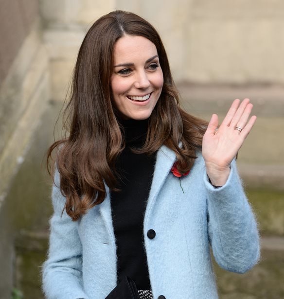 H Kate Middleton &#x3C3;&#x3C5;&#x3BD;&#x3CC;&#x3B4;&#x3B5;&#x3C8;&#x3B5; &#x3C4;&#x3B7; &#x3B2;&#x3B1;&#x3C3;&#x3AF;&#x3BB;&#x3B9;&#x3C3;&#x3C3;&#x3B1; &#x3C3;&#x3C4;&#x3B7;&#x3BD; &#x3C0;&#x3C1;&#x3CE;&#x3C4;&#x3B7; &#x3B4;&#x3B7;&#x3BC;&#x3CC;&#x3C3;&#x3B9;&#x3B1; &#x3B5;&#x3BC;&#x3C6;&#x3AC;&#x3BD;&#x3B9;&#x3C3;&#x3AE; &#x3C4;&#x3B7;&#x3C2; &#x3BC;&#x3B5;&#x3C4;&#x3AC; &#x3B1;&#x3C0;&#x3CC; &#x3BA;&#x3B1;&#x3B9;&#x3C1;&#x3CC;