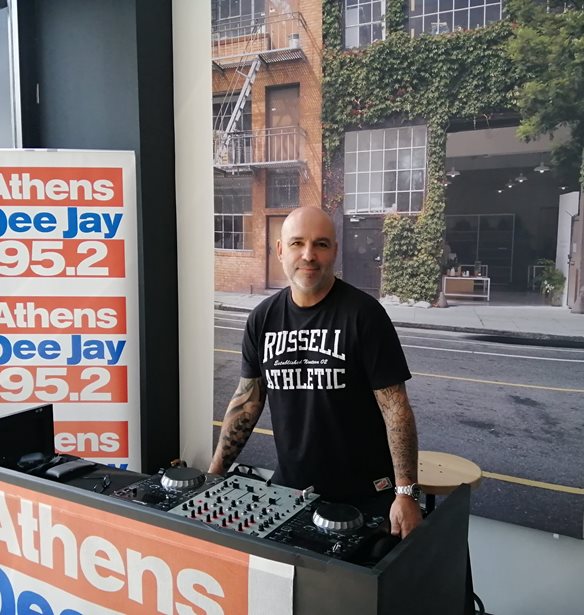 &#x388;&#x3BD;&#x3B1; &#x3BC;&#x3BF;&#x3BD;&#x3B1;&#x3B4;&#x3B9;&#x3BA;&#x3CC; party &#x3B1;&#x3C0;&#x3CC; &#x3C4;&#x3BF;&#x3BD; 95,2 Athens DeeJay &#x3B3;&#x3B9;&#x3B1; &#x3C4;&#x3B7;&#x3BD; &#x3BA;&#x3C5;&#x3BA;&#x3BB;&#x3BF;&#x3C6;&#x3BF;&#x3C1;&#x3AF;&#x3B1; &#x3C4;&#x3BF;&#x3C5; &#x3BD;&#x3AD;&#x3BF;&#x3C5; MINI Clubman