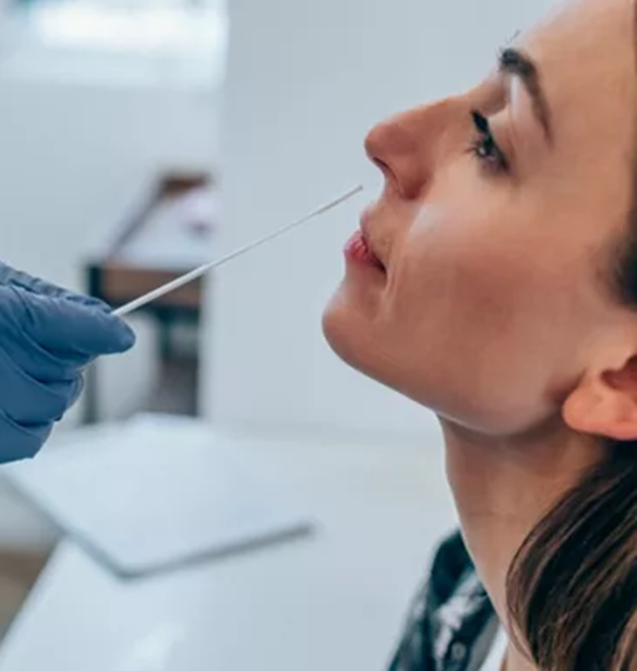 Πότε βγαίνουν "ψευδώς θετικό" τα rapid test; Τι λένε οι ειδικοί