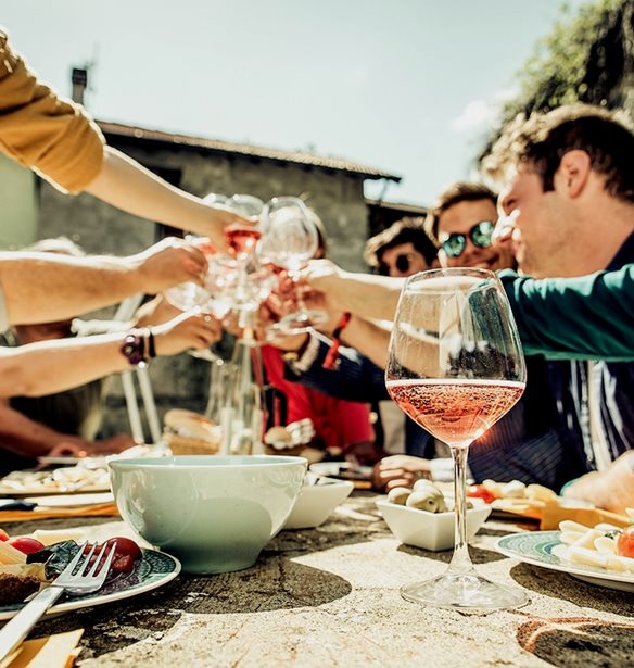 &#x395;&#x3AF;&#x3C0;&#x3B1;&#x3BD; &#x3CC;&#x3C4;&#x3B9; &#x3C4;&#x3BF; &#x3BA;&#x3C1;&#x3B1;&#x3C3;&#x3AF; &#x3B4;&#x3B5;&#x3BD; &#x3C4;&#x3B1;&#x3B9;&#x3C1;&#x3B9;&#x3AC;&#x3B6;&#x3B5;&#x3B9; &#x3BC;&#x3B5; &#x3B1;&#x3C5;&#x3C4;&#x3AC; &#x3C4;&#x3B1; &#x3C6;&#x3B1;&#x3B3;&#x3B7;&#x3C4;&#x3AC;, &#x3AD;&#x3BA;&#x3B1;&#x3BD;&#x3B1;&#x3BD; &#x3BB;&#x3AC;&#x3B8;&#x3BF;&#x3C2;