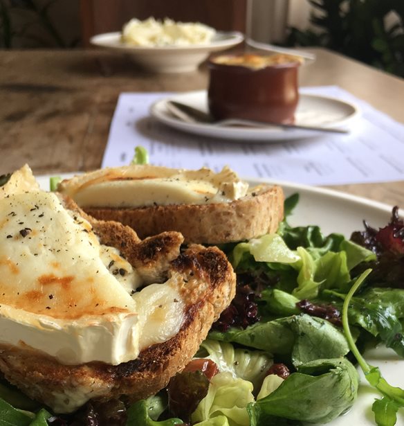 &#x3A4;&#x3BF; &#x3B8;&#x3C1;&#x3C5;&#x3BB;&#x3B9;&#x3BA;&#x3CC; Chez Lucien &#x3BB;&#x3B5;&#x3B9;&#x3C4;&#x3BF;&#x3C5;&#x3C1;&#x3B3;&#x3B5;&#x3AF; &#x3BE;&#x3B1;&#x3BD;&#x3AC; &#x3C3;&#x3C4;&#x3BF; Bios