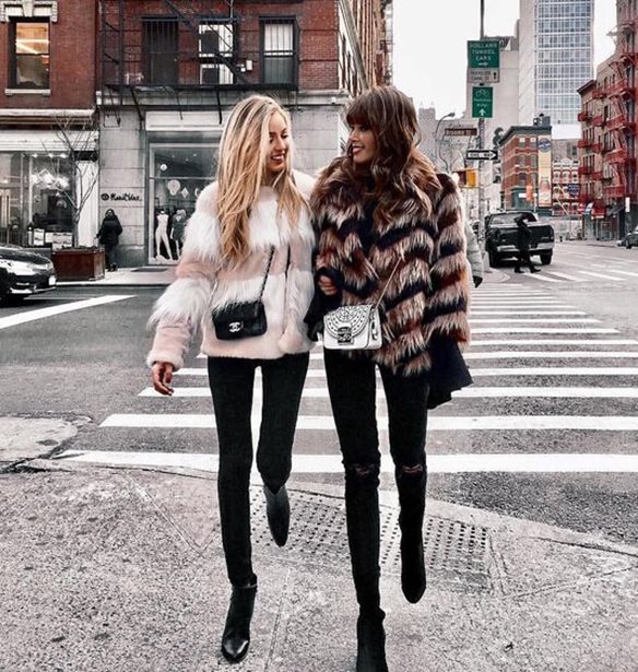 Ποιο είναι το fashion κομμάτι που δεν λείπει από το streetstyle των stars;