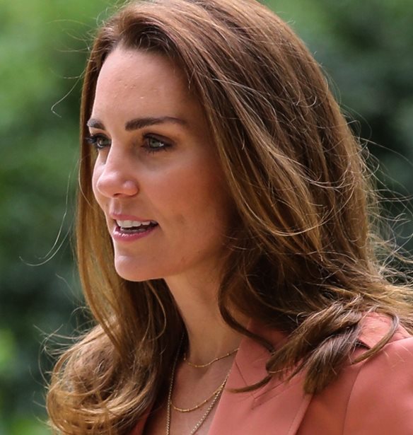 &#x397; Kate Middleton &#x3BC;&#x3B5; &#x3C4;&#x3B6;&#x3B9;&#x3BD; &#x3BA;&#x3B1;&#x3B9; &#x3B1;&#x3B8;&#x3BB;&#x3B7;&#x3C4;&#x3B9;&#x3BA;&#x3AC; &#x3C0;&#x3B1;&#x3C0;&#x3BF;&#x3CD;&#x3C4;&#x3C3;&#x3B9;&#x3B1; &#x3C3;&#x3B5; &#x3B5;&#x3C0;&#x3AF;&#x3C3;&#x3B7;&#x3BC;&#x3B7; &#x3B5;&#x3BC;&#x3C6;&#x3AC;&#x3BD;&#x3B9;&#x3C3;&#x3B7;