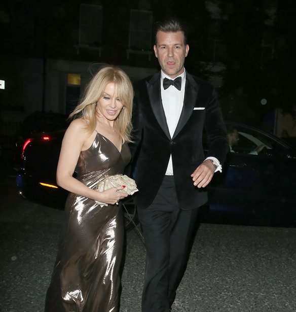 Kylie Minogue | &#x391;&#x3C1;&#x3C1;&#x3B1;&#x3B2;&#x3C9;&#x3BD;&#x3B9;&#x3AC;&#x3C3;&#x3C4;&#x3B7;&#x3BA;&#x3B5; &#x3BC;&#x3B5; &#x3C4;&#x3BF; &#x3C3;&#x3CD;&#x3BD;&#x3C4;&#x3C1;&#x3BF;&#x3C6;&#x3CC; &#x3C4;&#x3B7;&#x3C2;, Paul Solomons