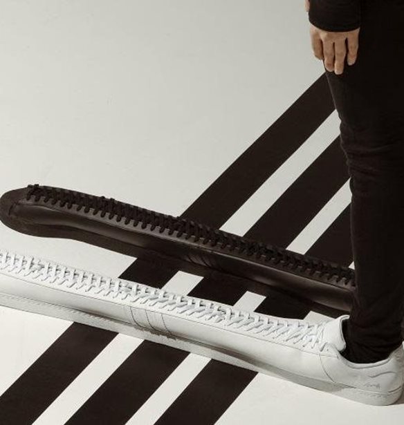 H Adidas &#x3AD;&#x3C6;&#x3C4;&#x3B9;&#x3B1;&#x3BE;&#x3B5; &#x3C4;&#x3B1; &#x3C0;&#x3B9;&#x3BF; &#x3BC;&#x3B1;&#x3BA;&#x3C1;&#x3B9;&#x3AC; sneakers &#x3C0;&#x3BF;&#x3C5; &#x3AD;&#x3C7;&#x3BF;&#x3C5;&#x3BD; &#x3B3;&#x3AF;&#x3BD;&#x3B5;&#x3B9; &#x3C0;&#x3BF;&#x3C4;&#x3AD;