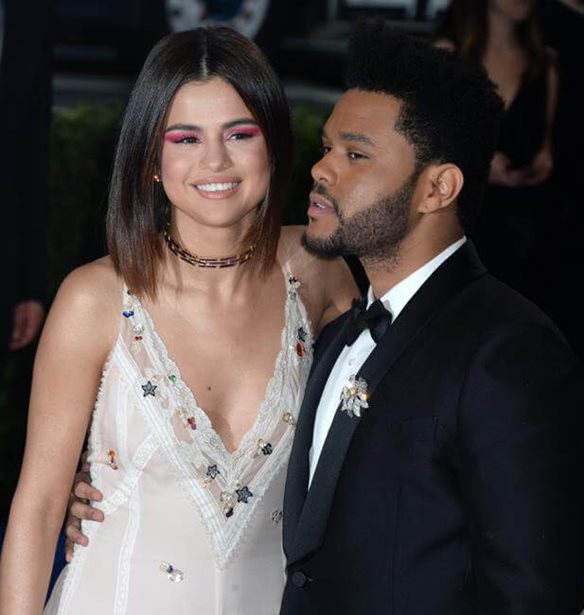 Selena Gomez &#x2013; The Weeknd: &#x3A4;&#x3BF; spooky &#x3C1;&#x3B1;&#x3BD;&#x3C4;&#x3B5;&#x3B2;&#x3BF;&#x3CD; &#x3C4;&#x3BF;&#x3C5;&#x3C2; &#x3C0;&#x3BF;&#x3C5; &#x3C4;&#x3C1;&#x3AD;&#x3BB;&#x3B1;&#x3BD;&#x3B5; &#x3C4;&#x3B1; social media
