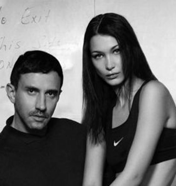 O Riccardo Tisci &#x3C3;&#x3C7;&#x3B5;&#x3B4;&#x3B9;&#x3AC;&#x3B6;&#x3B5;&#x3B9; &#x3AD;&#x3BD;&#x3B1; &#x3BD;&#x3AD;&#x3BF; sneaker &#x3B3;&#x3B9;&#x3B1; &#x3C4;&#x3B7; Nike