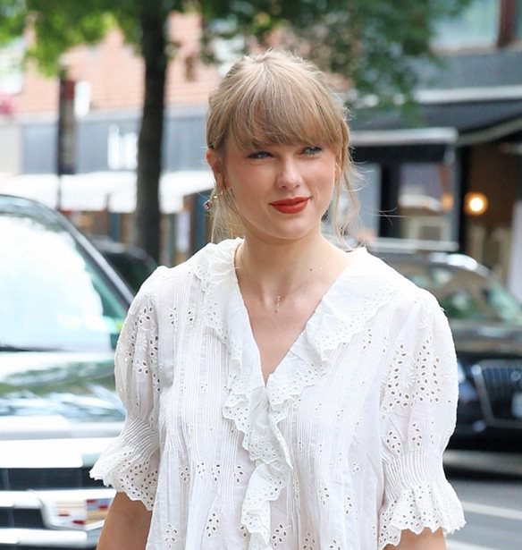 Taylor Swift | &#x3A4;&#x3BF; &#x3BC;&#x3AE;&#x3BD;&#x3C5;&#x3BC;&#x3B1; &#x3C0;&#x3AF;&#x3C3;&#x3C9; &#x3B1;&#x3C0;&#x3CC; &#x3C4;&#x3BF;&#x3BD; &#x3BC;&#x3C0;&#x3BB;&#x3B5; &#x3BA;&#x3BF;&#x3C1;&#x3C3;&#x3AD; &#x3C0;&#x3BF;&#x3C5; &#x3B5;&#x3C0;&#x3AD;&#x3BB;&#x3B5;&#x3BE;&#x3B5; &#x3C3;&#x3C4;&#x3BF;&#x3BD; &#x3B3;&#x3AC;&#x3BC;&#x3BF; &#x3C4;&#x3B7;&#x3C2; Margaret Qualley