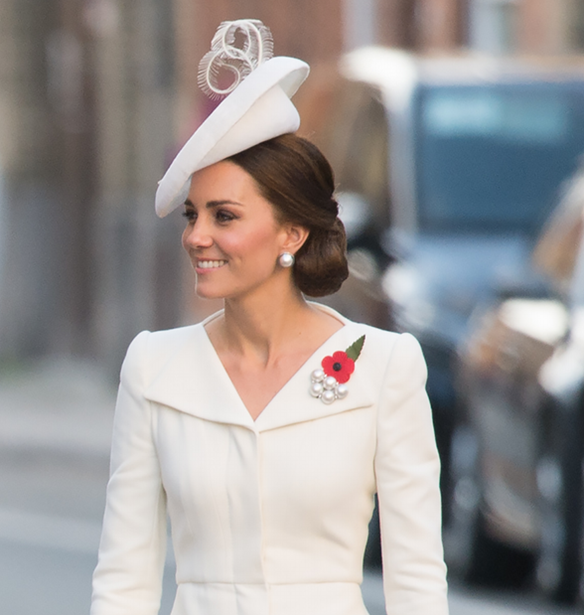 &#x391;&#x3C5;&#x3C4;&#x3CC;&#x3C2; &#x3B5;&#x3AF;&#x3BD;&#x3B1;&#x3B9; &#x3BF; &#x3BB;&#x3CC;&#x3B3;&#x3BF;&#x3C2; &#x3C0;&#x3BF;&#x3C5; &#x3C4;&#x3BF; &#x3C4;&#x3B5;&#x3BB;&#x3B5;&#x3C5;&#x3C4;&#x3B1;&#x3AF;&#x3BF; oufit &#x3C4;&#x3B7;&#x3C2; Kate Middleton &#x3C3;&#x3C5;&#x3B6;&#x3B7;&#x3C4;&#x3AE;&#x3B8;&#x3B7;&#x3BA;&#x3B5; &#x3AD;&#x3BD;&#x3C4;&#x3BF;&#x3BD;&#x3B1;
