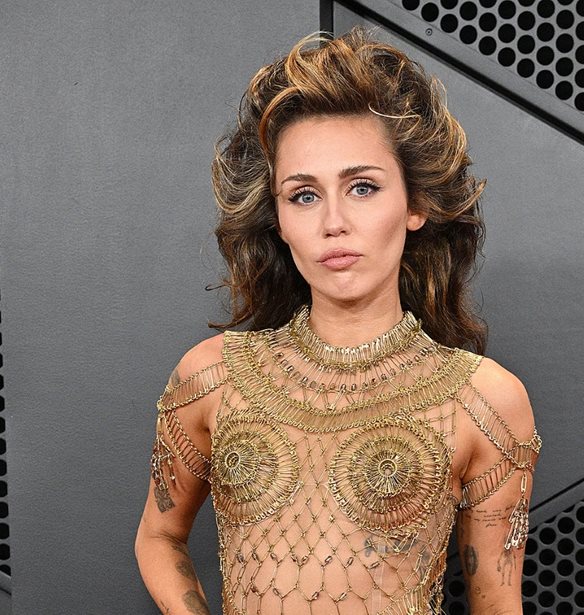 Miley Cyrus | &#x39C;&#x3CC;&#x3BB;&#x3B9;&#x3C2; &#x3B4;&#x3AD;&#x3C7;&#x3C4;&#x3B7;&#x3BA;&#x3B5; &#x3B1;&#x3B3;&#x3C9;&#x3B3;&#x3AE; &#x3B3;&#x3B9;&#x3B1; &#x3B1;&#x3BD;&#x3C4;&#x3B9;&#x3B3;&#x3C1;&#x3B1;&#x3C6;&#x3AE; &#x3C4;&#x3BF;&#x3C5; &#x3C4;&#x3C1;&#x3B1;&#x3B3;&#x3BF;&#x3C5;&#x3B4;&#x3B9;&#x3BF;&#x3CD; &#x3C4;&#x3BF;&#x3C5; Bruno Mars