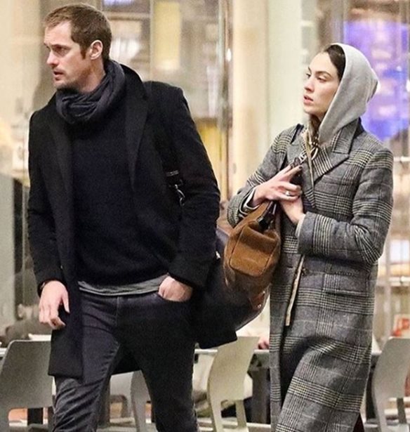 Alexa Chung &amp; Alexander Skarsgard | &#x395;&#x3AF;&#x3BD;&#x3B1;&#x3B9; &#x3BA;&#x3B1;&#x3B9; &#x3C0;&#x3AC;&#x3BB;&#x3B9; &#x3B6;&#x3B5;&#x3C5;&#x3B3;&#x3AC;&#x3C1;&#x3B9;!