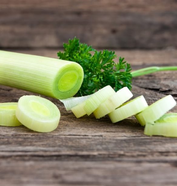 Πράσα: Ποια είναι τα διατροφικά τους οφέλη και γιατί ΠΡΕΠΕΙ να τα τρως (και 2 πρωτότυπες συνταγές!)