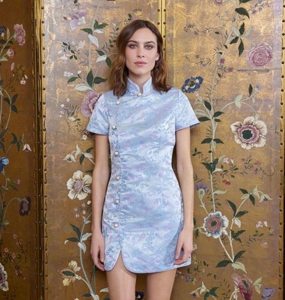 H Alexa Chung &#x3BC;&#x3B9;&#x3BB;&#x3AC; &#x3B3;&#x3B9;&#x3B1; &#x3C4;&#x3BF; &#x3C6;&#x3CC;&#x3C1;&#x3B5;&#x3BC;&#x3B1; &#x3C0;&#x3BF;&#x3C5; &#x3C4;&#x3B7;&#x3C2; &#x3AC;&#x3BB;&#x3BB;&#x3B1;&#x3BE;&#x3B5; &#x3C4;&#x3B7; &#x3B6;&#x3C9;&#x3AE;