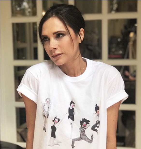 Victoria Beckham: &#x391;&#x3C5;&#x3C4;&#x3AE; &#x3B5;&#x3AF;&#x3BD;&#x3B1;&#x3B9; &#x3B7; &#x3C3;&#x3C5;&#x3BC;&#x3B2;&#x3BF;&#x3C5;&#x3BB;&#x3AE; &#x3C0;&#x3BF;&#x3C5; &#x3B4;&#x3AF;&#x3BD;&#x3B5;&#x3B9; &#x3C3;&#x3C4;&#x3B7;&#x3BD; &#x3BA;&#x3CC;&#x3C1;&#x3B7; &#x3C4;&#x3B7;&#x3C2;