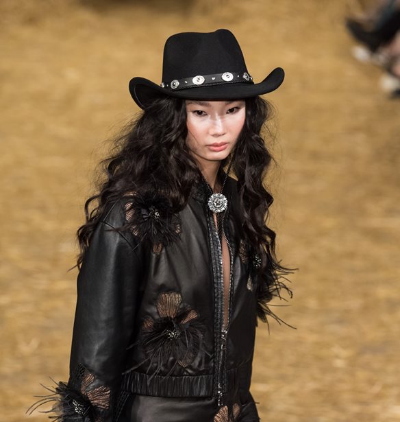 4 &#x3B9;&#x3B4;&#x3B9;&#x3B1;&#x3AF;&#x3C4;&#x3B5;&#x3C1;&#x3B1; beauty trends &#x3C0;&#x3BF;&#x3C5; &#x3BE;&#x3B5;&#x3C7;&#x3C9;&#x3C1;&#x3AF;&#x3C3;&#x3B1;&#x3BC;&#x3B5; &#x3C3;&#x3C4;&#x3B7;&#x3BD; &#x395;&#x3B2;&#x3B4;&#x3BF;&#x3BC;&#x3AC;&#x3B4;&#x3B1; &#x39C;&#x3CC;&#x3B4;&#x3B1;&#x3C2; &#x3C4;&#x3BF;&#x3C5; &#x39B;&#x3BF;&#x3BD;&#x3B4;&#x3AF;&#x3BD;&#x3BF;&#x3C5;