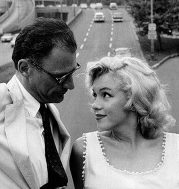 Marilyn Monroe: &#x3A4;&#x3BF; &#x3C3;&#x3BF;&#x3CD;&#x3C0;&#x3B5;&#x3C1; &#x3C0;&#x3BF;&#x3BB;&#x3C5;&#x3C4;&#x3B5;&#x3BB;&#x3AD;&#x3C2; &#x3B4;&#x3B9;&#x3B1;&#x3BC;&#x3AD;&#x3C1;&#x3B9;&#x3C3;&#x3BC;&#x3AC; &#x3C4;&#x3B7;&#x3C2; &#x3C3;&#x3C4;&#x3B7; &#x39D;&#x3AD;&#x3B1; &#x3A5;&#x3CC;&#x3C1;&#x3BA;&#x3B7;