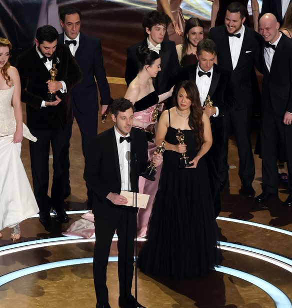 Oscars 2025 | &#x397; &#x3BB;&#x3AF;&#x3C3;&#x3C4;&#x3B1; &#x3BC;&#x3B5; &#x3C4;&#x3BF;&#x3C5;&#x3C2; &#x3BD;&#x3B9;&#x3BA;&#x3B7;&#x3C4;&#x3AD;&#x3C2; - &#x3A4;&#x3BF; Anora &#x3BF; &#x3B8;&#x3C1;&#x3B9;&#x3B1;&#x3BC;&#x3B2;&#x3B5;&#x3C5;&#x3C4;&#x3AE;&#x3C2; &#x3C4;&#x3B7;&#x3C2; &#x3B2;&#x3C1;&#x3B1;&#x3B4;&#x3B9;&#x3AC;&#x3C2;