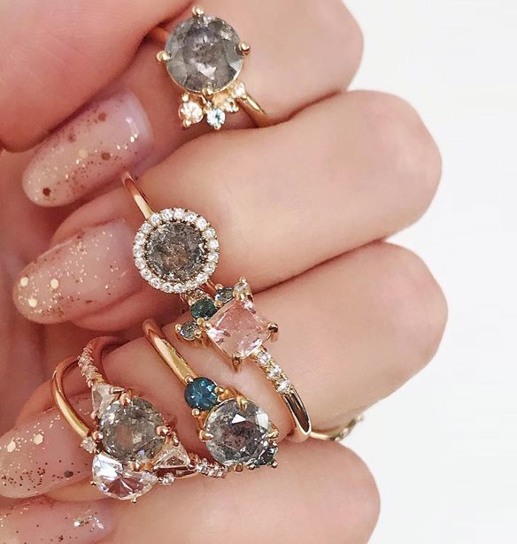 Glitter nails | &#x3A4;&#x3BF; &#x3BB;&#x3B1;&#x3BC;&#x3C0;&#x3B5;&#x3C1;&#x3CC; trend &#x3C0;&#x3BF;&#x3C5; &#x3B8;&#x3B1; &#x3B1;&#x3BD;&#x3B1;&#x3B4;&#x3B5;&#x3AF;&#x3BE;&#x3B5;&#x3B9; &#x3C4;&#x3BF; &#x3BC;&#x3B1;&#x3BD;&#x3B9;&#x3BA;&#x3B9;&#x3BF;&#x3CD;&#x3C1; &#x3C3;&#x3BF;&#x3C5;