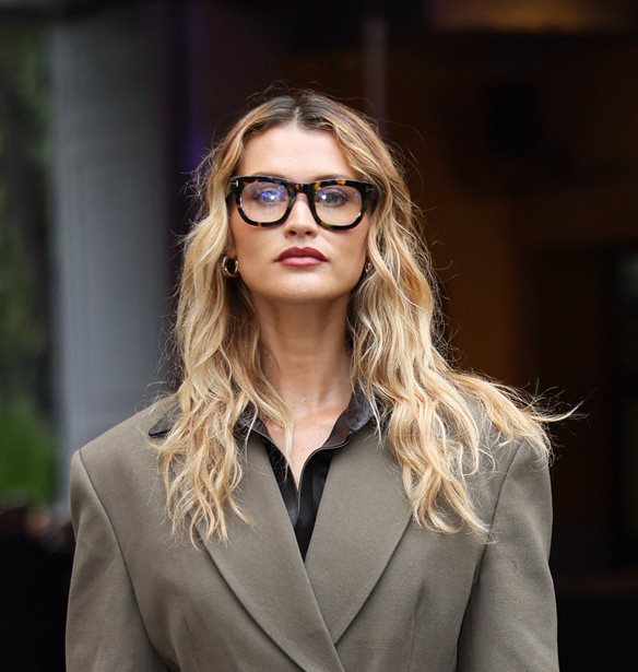 &#x391;&#x3C5;&#x3C4;&#x3AE; &#x3B7; hair mask &#x3BC;&#x3B5; &#x3C7;&#x3C1;&#x3CE;&#x3BC;&#x3B1; &#x3C7;&#x3B1;&#x3C1;&#x3AF;&#x3B6;&#x3B5;&#x3B9; &#x3C5;&#x3C0;&#x3AD;&#x3C1;&#x3BF;&#x3C7;&#x3B7; &#x3BB;&#x3AC;&#x3BC;&#x3C8;&#x3B7; &#x3BA;&#x3B1;&#x3B9; &#x3C0;&#x3B5;&#x3C1;&#x3B9;&#x3C0;&#x3BF;&#x3AF;&#x3B7;&#x3C3;&#x3B7; &#x3C3;&#x3C4;&#x3B1; &#x3B2;&#x3B1;&#x3BC;&#x3BC;&#x3AD;&#x3BD;&#x3B1; &#x3BC;&#x3B1;&#x3BB;&#x3BB;&#x3B9;&#x3AC;