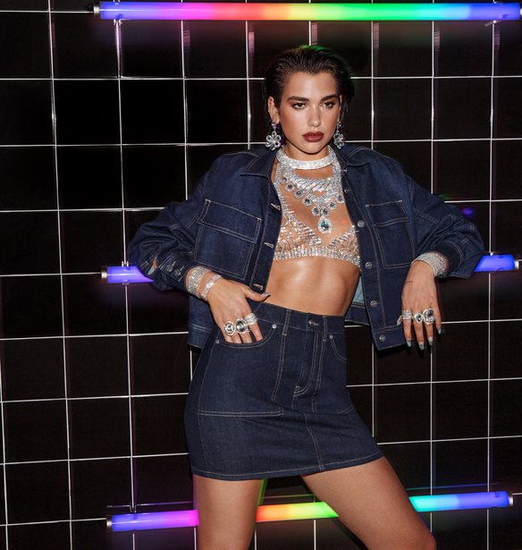 Dua Lipa X Pepe Jeans London: &#x397; &#x3BD;&#x3AD;&#x3B1; &#x3C3;&#x3C5;&#x3BB;&#x3BB;&#x3BF;&#x3B3;&#x3AE; &#x3C0;&#x3BF;&#x3C5; &#x3B1;&#x3BE;&#x3AF;&#x3B6;&#x3B5;&#x3B9; &#x3BD;&#x3B1; &#x3B4;&#x3B5;&#x3B9;&#x3C2;