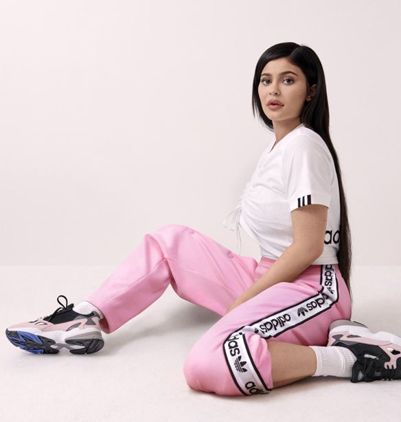 &#x39C;&#x3CC;&#x3BB;&#x3B9;&#x3C2; &#x3B1;&#x3BD;&#x3B1;&#x3BA;&#x3B1;&#x3BB;&#x3CD;&#x3C8;&#x3B1;&#x3BC;&#x3B5; &#x3C4;&#x3B1; &#x3C0;&#x3B9;&#x3BF; in fashion sneakers