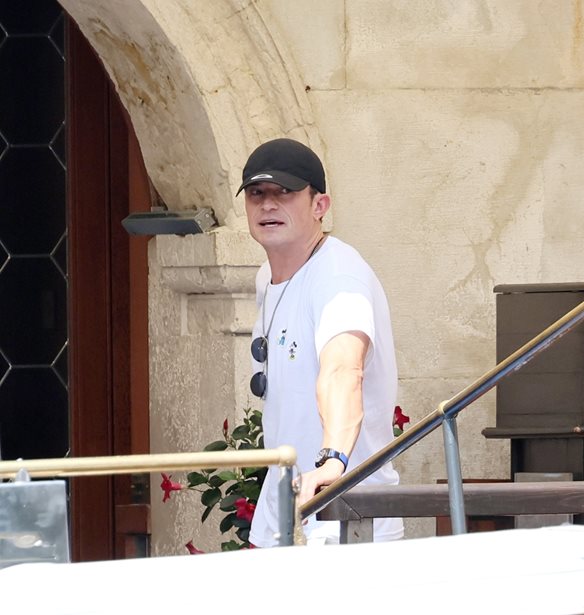 Solo &#x3C3;&#x3C4;&#x3B7; &#x392;&#x3B5;&#x3BD;&#x3B5;&#x3C4;&#x3AF;&#x3B1; o Orlando Bloom  | &#x397; hot &#x3C3;&#x3C5;&#x3BD;&#x3AC;&#x3BD;&#x3C4;&#x3B7;&#x3C3;&#x3B7; &#x3BC;&#x3B5; &#x3C4;&#x3B7;&#x3BD; Kim Kardashian