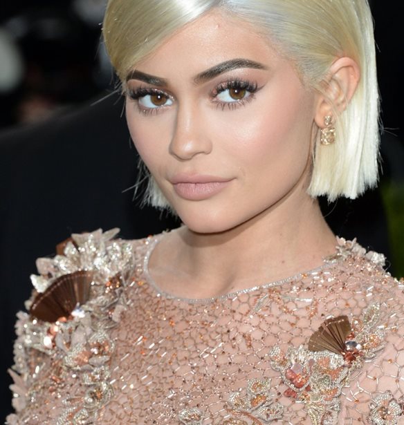 &#x3A4;&#x3AD;&#x3BB;&#x3B5;&#x3B9;&#x3BF; cat-eye &#x3BC;&#x3B1;&#x3BA;&#x3B9;&#x3B3;&#x3B9;&#x3AC;&#x3B6; &#x3C7;&#x3C9;&#x3C1;&#x3AF;&#x3C2; eyeliner; &#x39A;&#x3B9; &#x3CC;&#x3BC;&#x3C9;&#x3C2; &#x3B7; Kylie Jenner &#x3B2;&#x3C1;&#x3AE;&#x3BA;&#x3B5; &#x3C4;&#x3BF;&#x3BD; &#x3C4;&#x3C1;&#x3CC;&#x3C0;&#x3BF;!