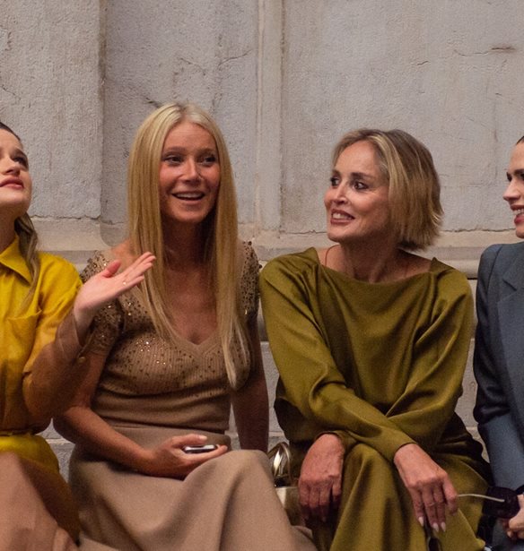 Sharon Stone &amp; Gwyneth Paltrow | &#x3A3;&#x3C4;o front row &#x3C3;&#x3C4;&#x3B7;&#x3BD; &#x3B5;&#x3C0;&#x3AF;&#x3B4;&#x3B5;&#x3B9;&#x3BE;&#x3B7; &#x3BC;&#x3CC;&#x3B4;&#x3B1;&#x3C2; &#x3C4;&#x3BF;&#x3C5; &#x3BF;&#x3AF;&#x3BA;&#x3BF;&#x3C5; Max Mara &#x3C3;&#x3C4;&#x3B7;&#x3BD; &#x399;&#x3C4;&#x3B1;&#x3BB;&#x3AF;&#x3B1;