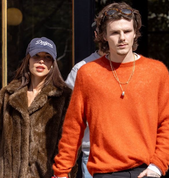 Cruz Beckham &amp; Jackie Apostel | &#x393;&#x3B9;&#x3B1;&#x3C4;&#x3AF; &#x3B7; &#x3C3;&#x3C7;&#x3AD;&#x3C3;&#x3B7; &#x3C4;&#x3BF;&#x3C5;&#x3C2; &#x3AD;&#x3C7;&#x3B5;&#x3B9; &#x3C0;&#x3C1;&#x3BF;&#x3BA;&#x3B1;&#x3BB;&#x3AD;&#x3C3;&#x3B5;&#x3B9; &#x3BA;&#x3CD;&#x3BC;&#x3B1; &#x3BA;&#x3C1;&#x3B9;&#x3C4;&#x3B9;&#x3BA;&#x3AE;&#x3C2; &#x3C3;&#x3C4;&#x3B1; social media