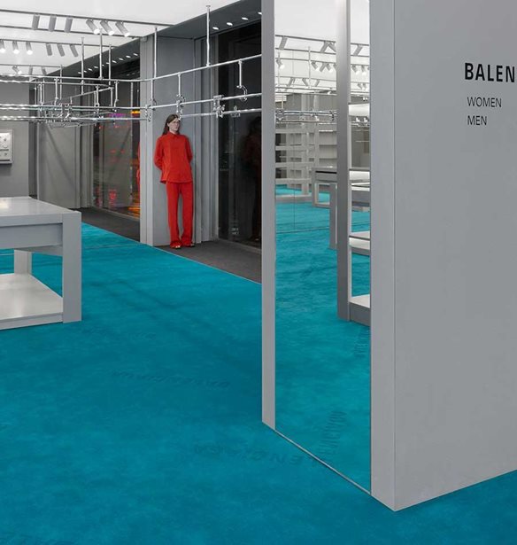 Balenciaga | To &#x3BD;&#x3AD;&#x3BF; &#x3C6;&#x3BF;&#x3C5;&#x3C4;&#x3BF;&#x3C5;&#x3C1;&#x3B9;&#x3C3;&#x3C4;&#x3B9;&#x3BA;&#x3CC; &#x3BA;&#x3B1;&#x3C4;&#x3AC;&#x3C3;&#x3C4;&#x3B7;&#x3BC;&#x3B1; &#x3C3;&#x3C4;&#x3BF; &#x39B;&#x3BF;&#x3BD;&#x3B4;&#x3AF;&#x3BD;&#x3BF;