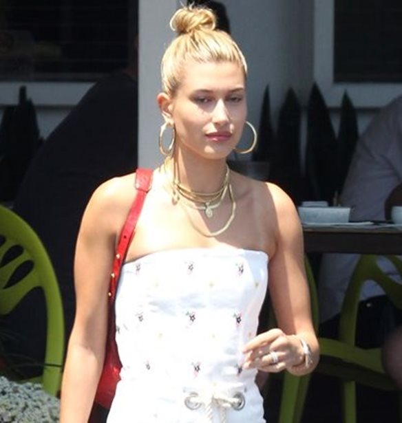 Hailey Baldwin- Heidi Klum: &#x3A0;&#x3BF;&#x3CD; &#x3C4;&#x3B9;&#x3C2; &#x3B5;&#x3BD;&#x3C4;&#x3CC;&#x3C0;&#x3B9;&#x3C3;&#x3B5; &#x3BF; &#x3C6;&#x3C9;&#x3C4;&#x3BF;&#x3B3;&#x3C1;&#x3B1;&#x3C6;&#x3B9;&#x3BA;&#x3CC;&#x3C2; &#x3C6;&#x3B1;&#x3BA;&#x3CC;&#x3C2;;