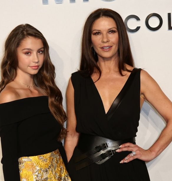 Catherine Zeta Jones: &#x3A3;&#x3C4;&#x3B7; &#x395;&#x3B2;&#x3B4;&#x3BF;&#x3BC;&#x3AC;&#x3B4;&#x3B1; &#x39C;&#x3CC;&#x3B4;&#x3B1;&#x3C2; &#x3C4;&#x3B7;&#x3C2; &#x39D;&#x3AD;&#x3B1;&#x3C2; &#x3A5;&#x3CC;&#x3C1;&#x3BA;&#x3B7;&#x3C2; &#x3BC;&#x3B5; &#x3C4;&#x3B7;&#x3BD; &#x3BA;&#x3CC;&#x3C1;&#x3B7; &#x3C4;&#x3B7;&#x3C2;