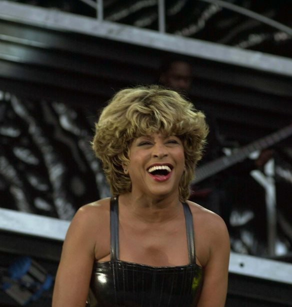 Tina Turner, &#x3BC;&#x3B9;&#x3B1; &#x3B3;&#x3C5;&#x3BD;&#x3B1;&#x3AF;&#x3BA;&#x3B1;-&#x3C3;&#x3CD;&#x3BC;&#x3B2;&#x3BF;&#x3BB;&#x3BF; &#x3B4;&#x3CD;&#x3BD;&#x3B1;&#x3BC;&#x3B7;&#x3C2; &#x3BA;&#x3B1;&#x3B9; &#x3B5;&#x3BB;&#x3B5;&#x3C5;&#x3B8;&#x3B5;&#x3C1;&#x3AF;&#x3B1;&#x3C2;